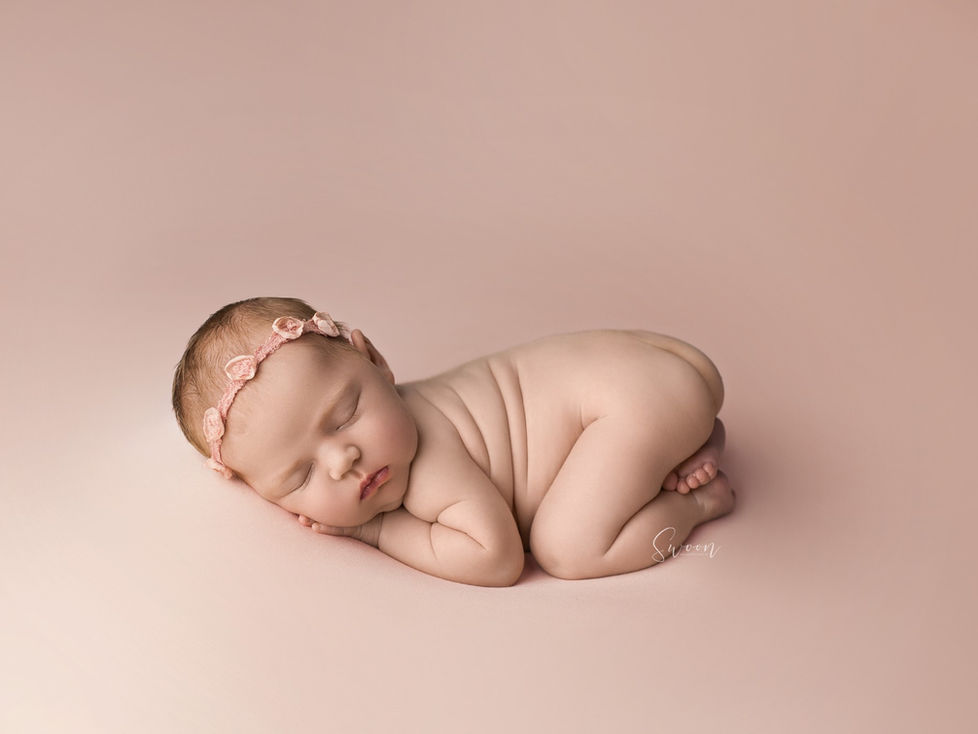 BABY A | NEWBORN SESSION | HAMILTON ONTARIO NEWBORN SESSION | NEWBORN PHOTOGRAPHER IN HAMILTON ONTAR