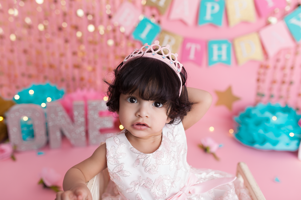 TWIN GIRLS CAKE SMASH SESSION | HAMILTON ONTARIO CAKE SMASH SESSION | PHOTOGRAPHER IN HAMILTON ON