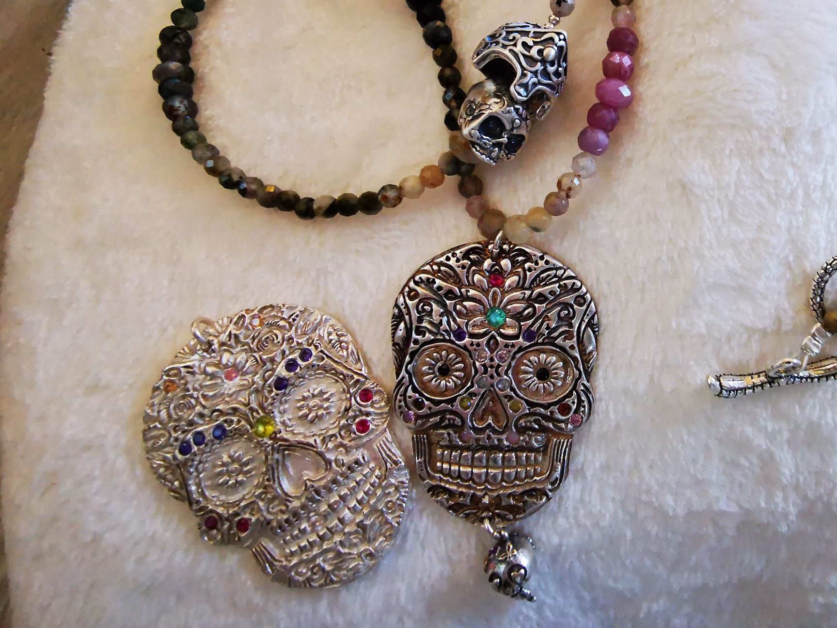 Long Kette mit Turmalin natur, silber Elementen 925, Anhänger Totenkopf 925