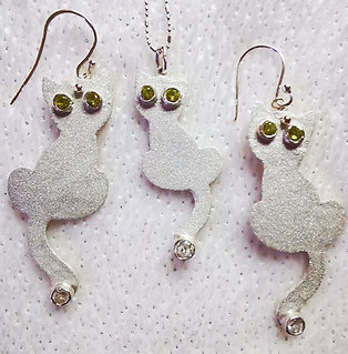 Kätzchen Ohrringe und passender kleineren Anhänger an Silberkette, Silber 925