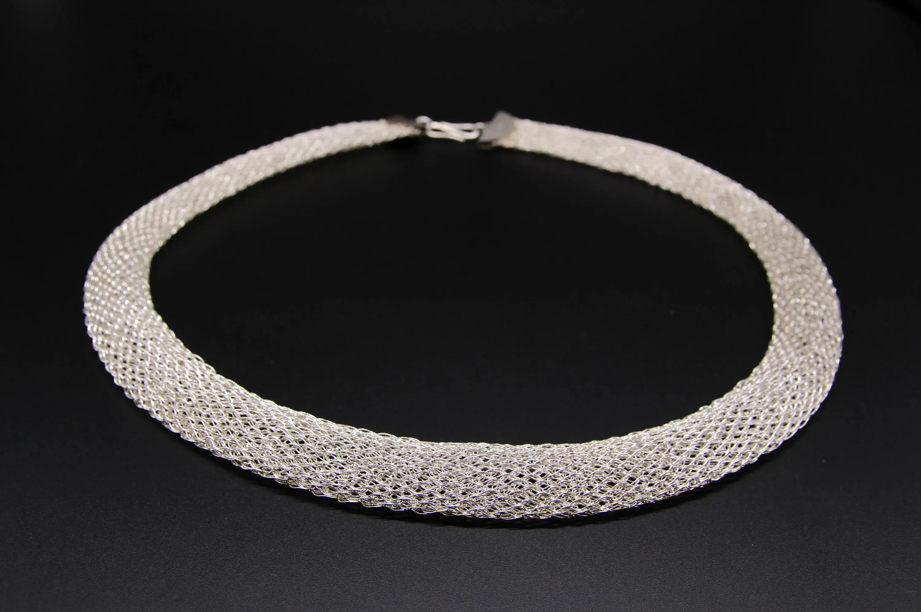 flache gestrickte Halskette aus Argentium Silber mit Hakenverschluss