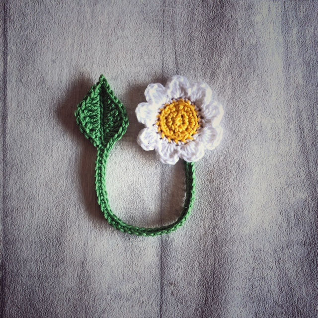 Thumbnail: Daisy Bookmark: For all book lovers. 