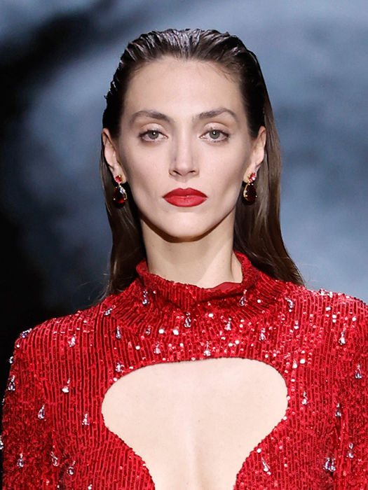 Detalles de pendientes fundidos en vidrio diseño de Susana Martín en MBFWMadrid