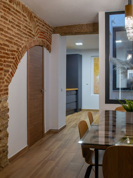 espacio con una mesa para 6 personas