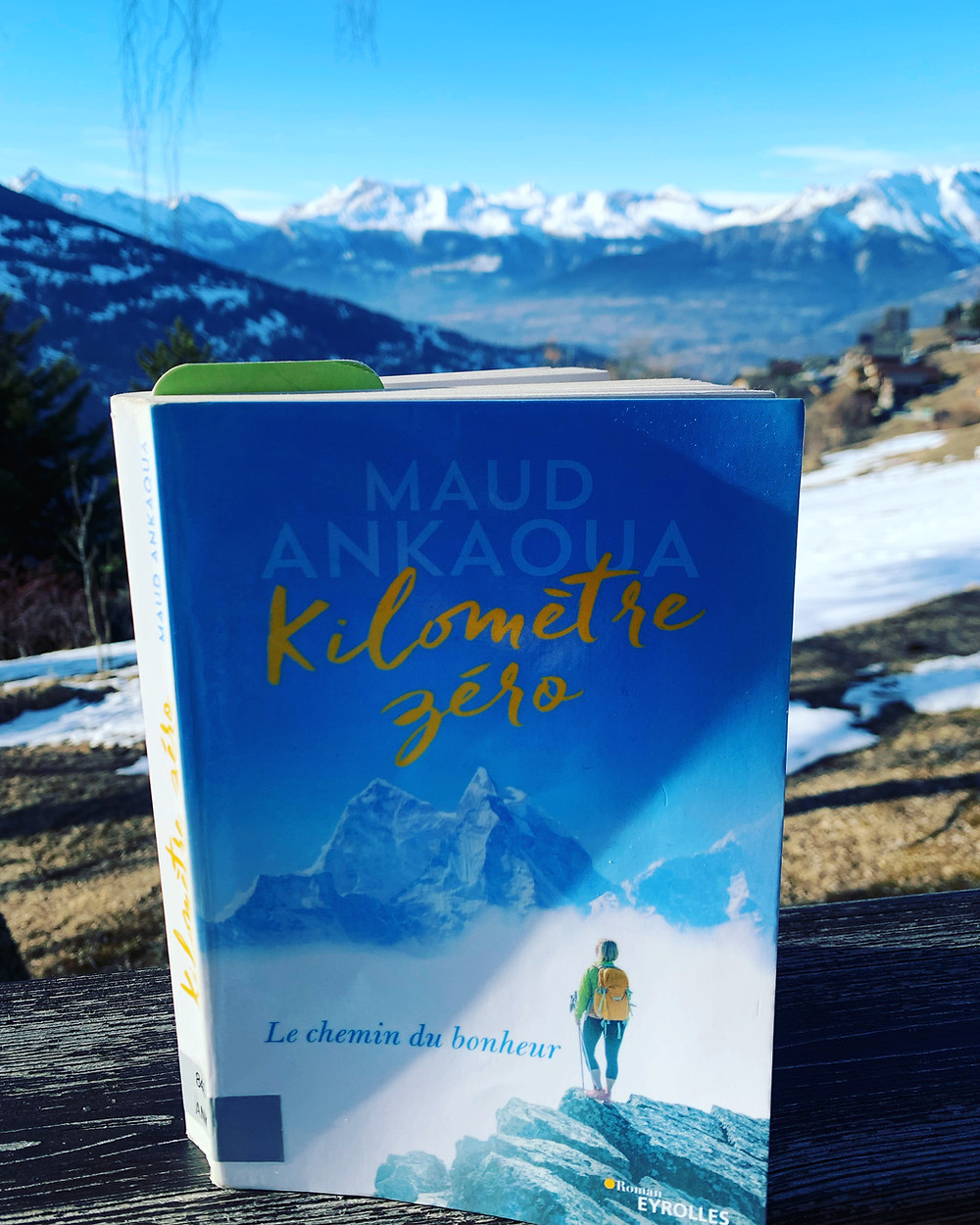 Il y a certains livrent comme ça, qui te réveillent d’un coup de point dans la figure, qui te touchent au plus profond de ton âme, qui changent ta vie. Certains livres ont ce pouvoir. Celui-ci en fait partie. Il y a eu un avant et un après. J’aime l’idée qu’il sera toujours là, que je pourrai le relire à tout moment, à chaque fois que je tomberai dans mes travers, à chaque fois que le mental prendra le contrôle de ma vie, tel un rappel à l’ordre, un doux retour à l’essentiel, un ami qu’il est bon de retrouver.
