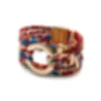 Boho-Armband mit mehrlagiger Textilstruktur und rundem Ring in goldfarbener Optik, Avirelle.