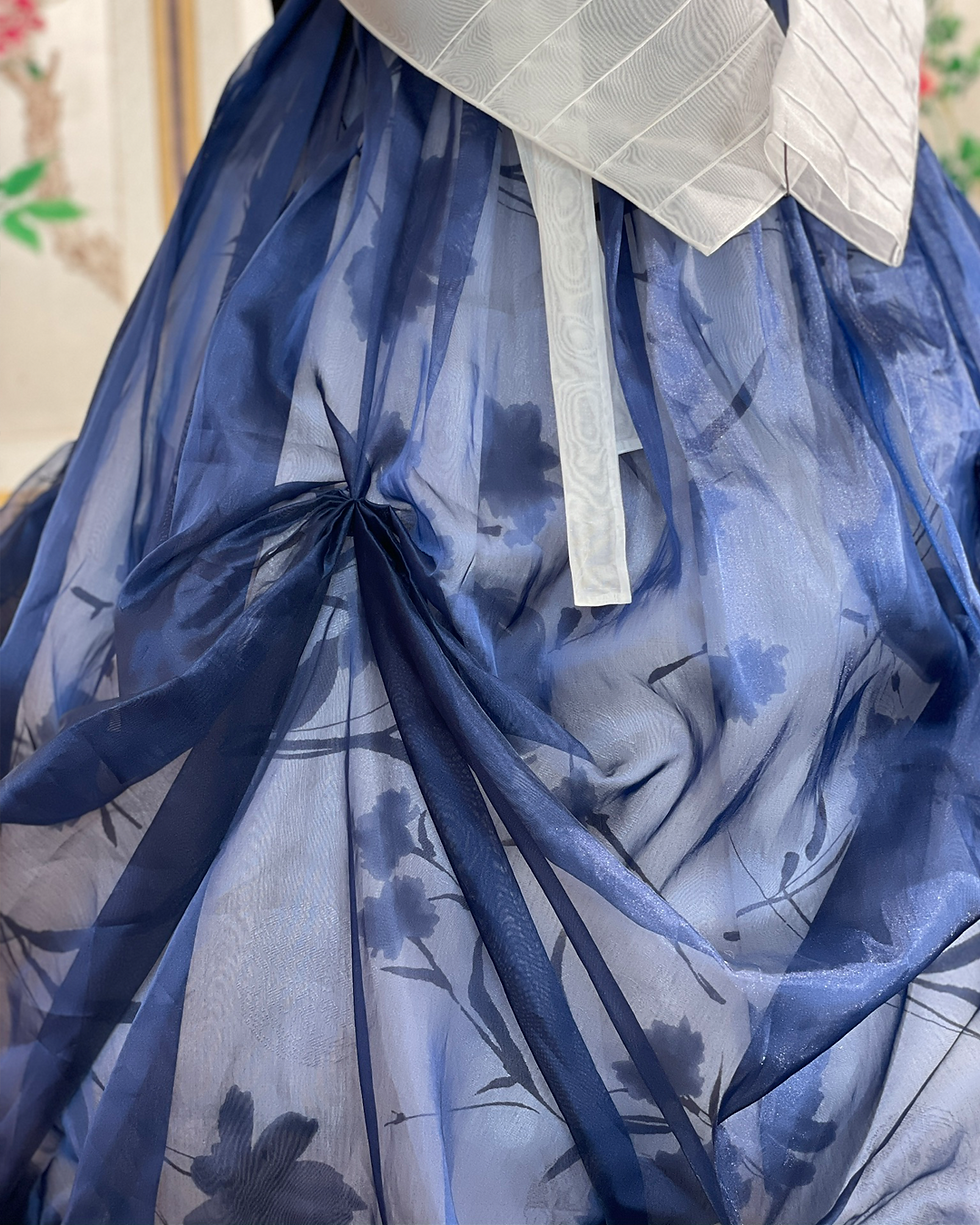 Thumbnail: Hwang Jini Hanbok