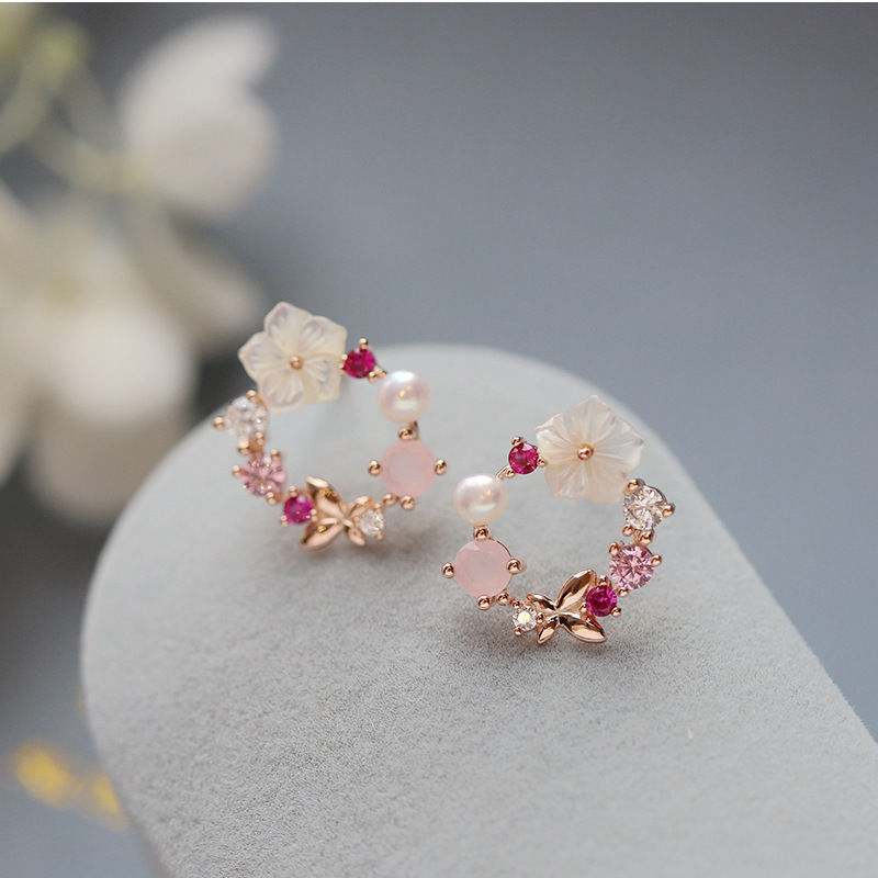 Miniaturbild: Korean White Flower Stud Earrings For Women Girls Exquisite Crystal Petal Leaf T