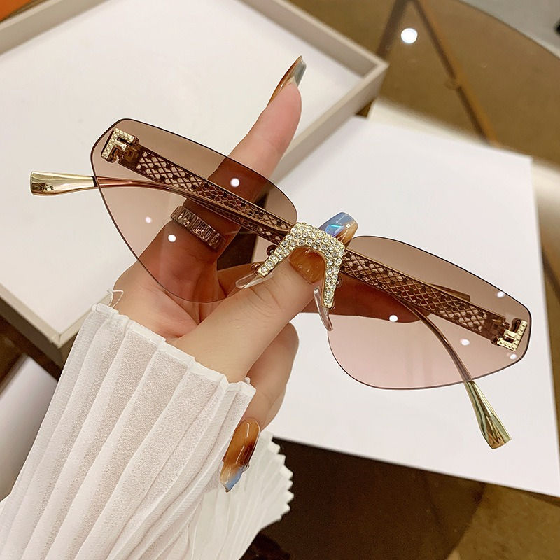 Miniaturbild: Rimless Hollow Triangle Sunglasses Cat Eye Wear Frameless F Letter UV400 Punk Me