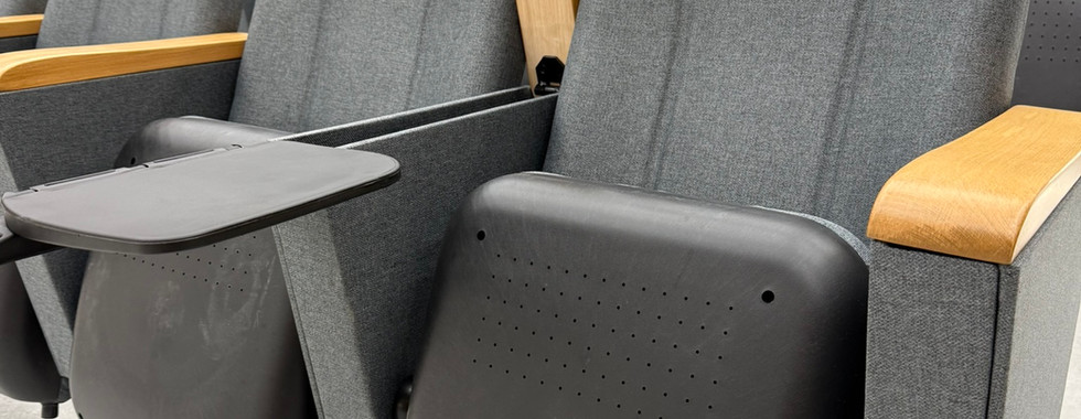 Κάθισμα θεάτρου PLUS στη κεντρική αίθουσα της ΓΑΔΑ - SYSTEMA Έπιπλα Γραφείου Θεσσαλονίκη