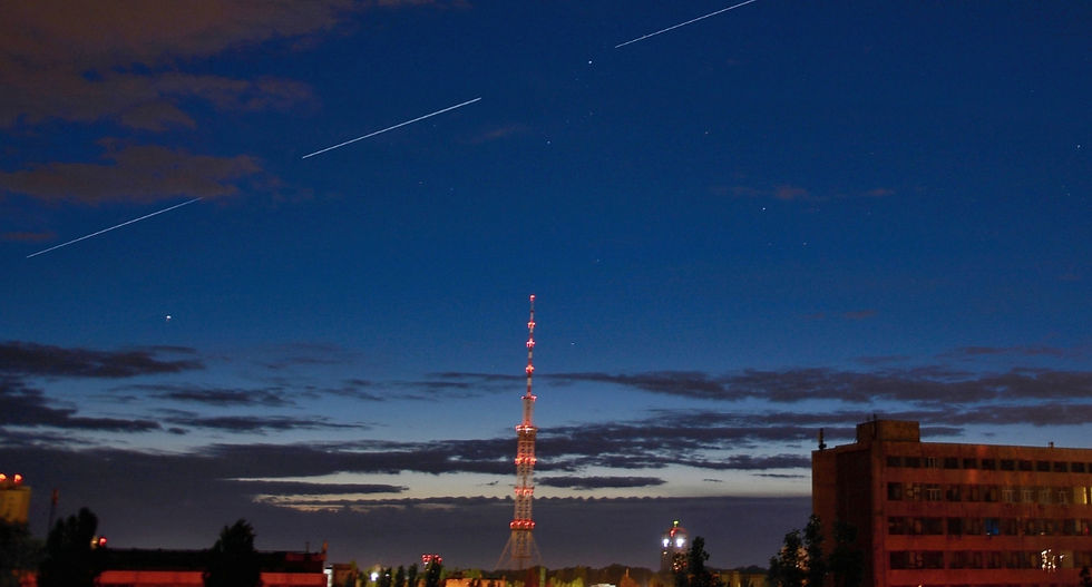Tren de satélites Starlink de SpaceX que ofrecen servicios de internet.