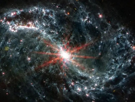 El telescopio Webb observa la formación estelar dentro de densas nubes de polvo cósmico