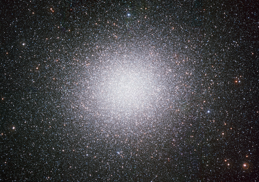 El cúmulo de ωCentauri se considera el más masivo de la Vía Láctea y podría haber sido una galaxia enana que fue engullida por la interacción con nuestra galaxia. Crédito: ESO