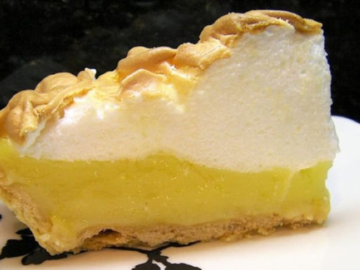 Southern Lemon Meringue Pie with a Buttery Grits Crust: A Tangy Twist on a Dixie Classic