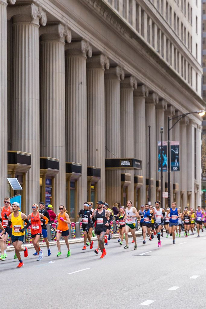 Texas Congressional Marathon runners jogging in front of the Central Standard Building in Chicago by Marco Verch [CC BY 2.0] 