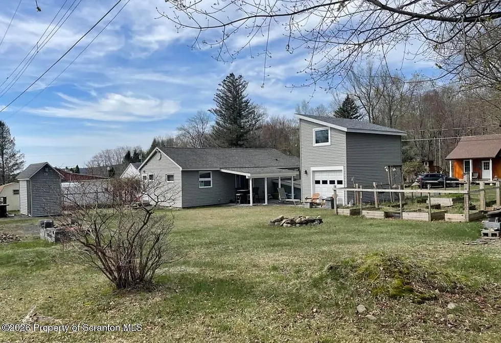 9 Beech St, Gouldsboro, PA 18424