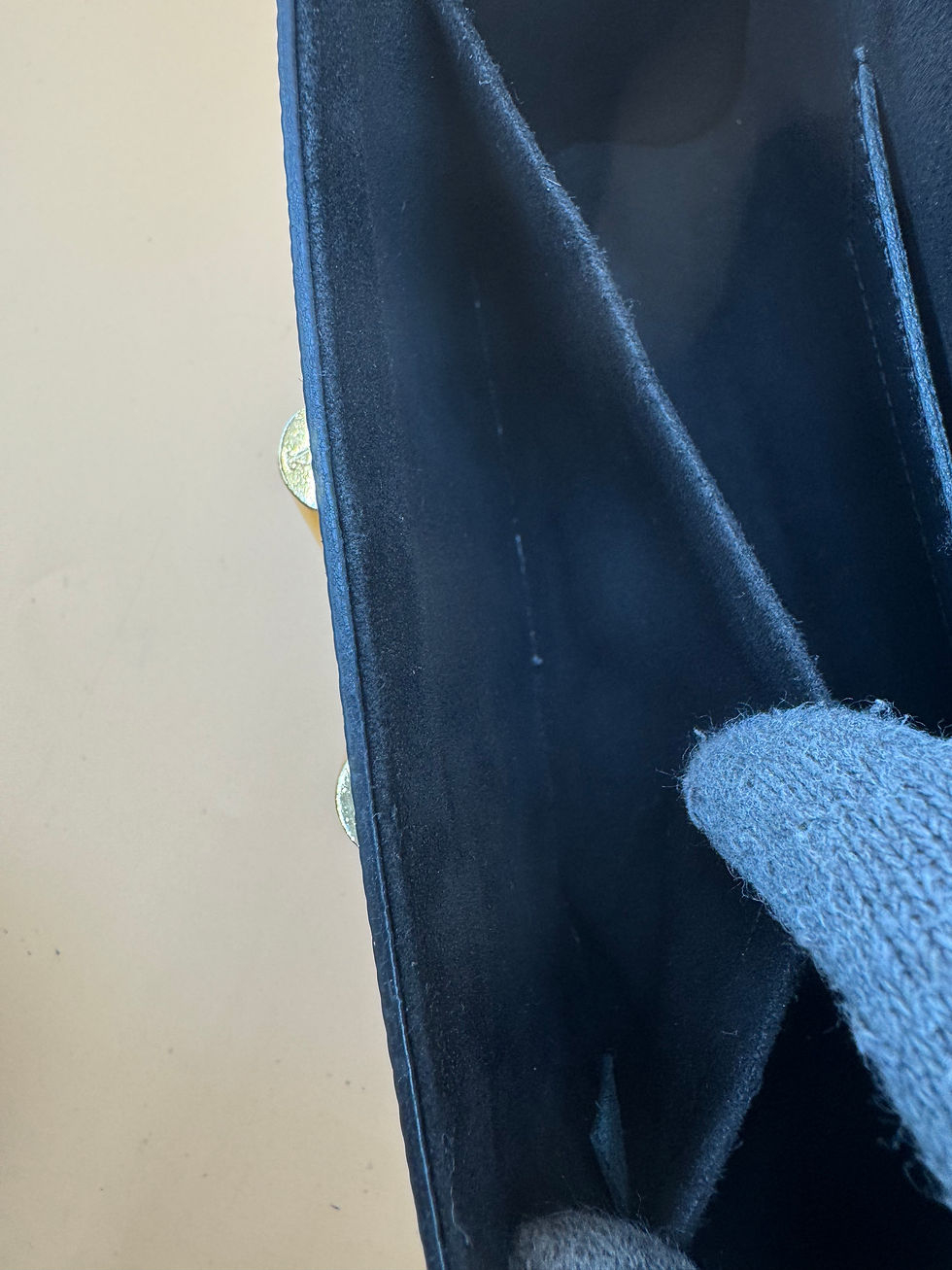 Thumbnail: LV EPI TWIST MM IN BLACK