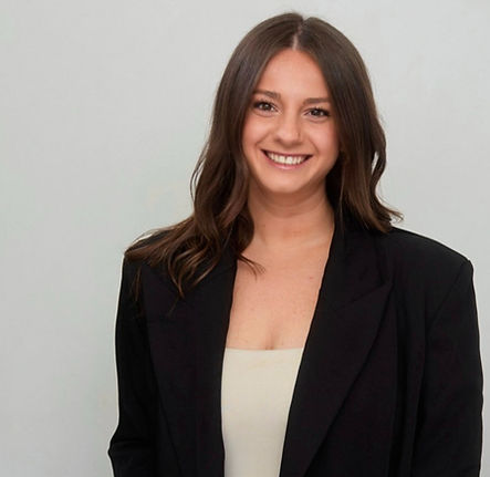 Headshot of Sara our fairapy therapist