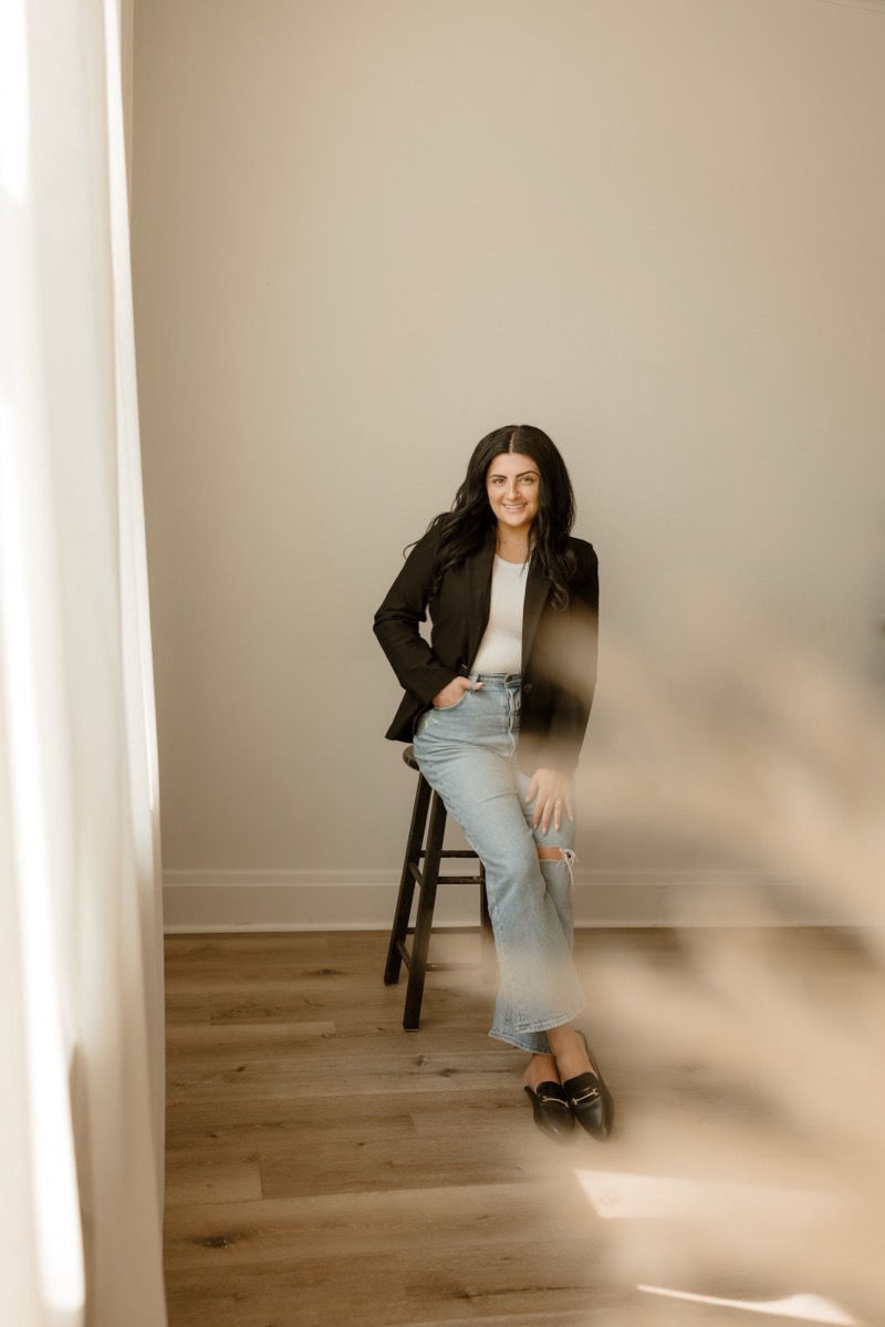 Jessica, Fairapy therapist, smiling warmly in a cozy, inviting therapy space, known for her expertise in relationship counselling and helping couples build emotional connection.