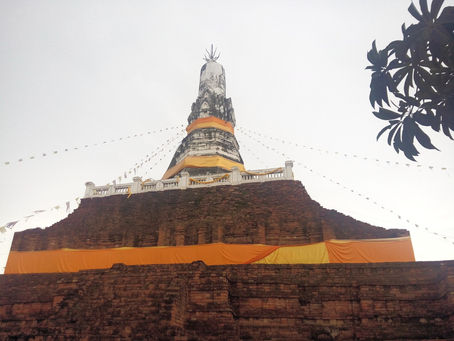 パヤ ゴンとパヤ ファンの伝説:ワット プラトーン チェディー