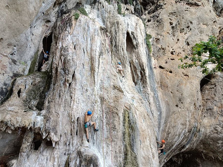 クラビーのロッククライミングの人気スポット:Railay Beach cave