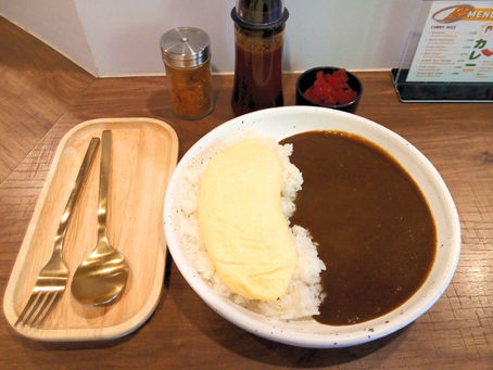 KARE カレー :お好みトッピングができるカレー屋さん!