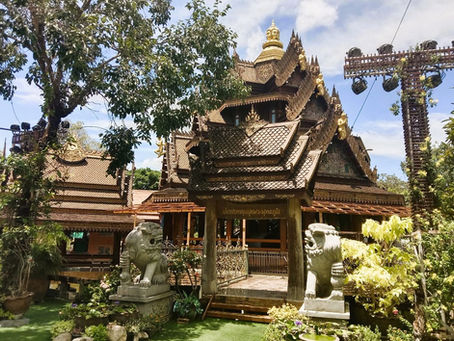 ガラス張りの本堂のお寺:ワット サンカターン