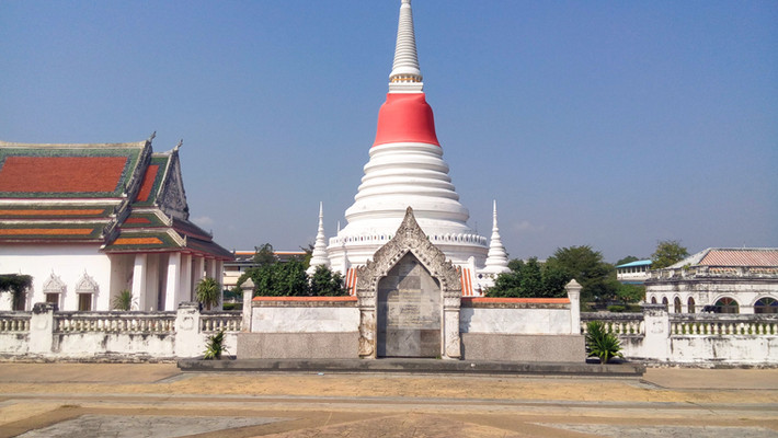 サムットプラカーンのシンボル：プラサムット チェーディー