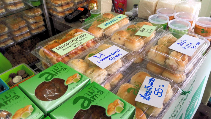 クリームパンが人気のパン屋さん：アマベーカリー