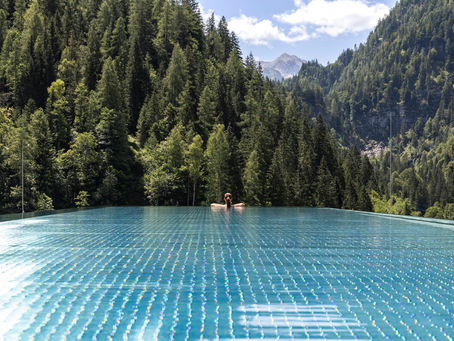 Hotel Lürzerhof rooftop infinity pool overlooking the Austrian Alps