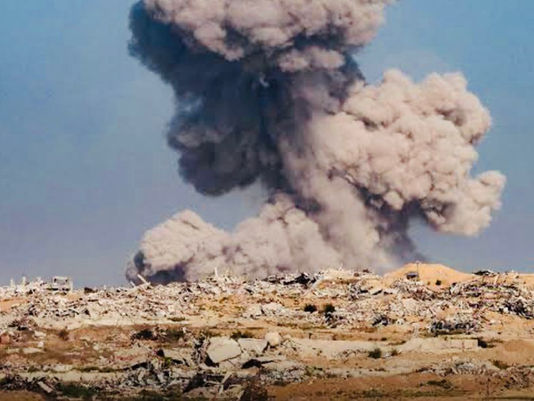 Israel volta a atacar Gaza após acusações de violação de cessar-fogo.