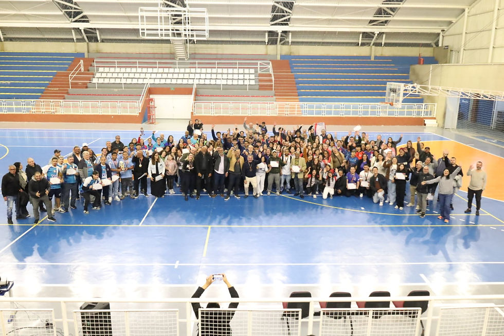 Prefeito Marcelo Oliveira, atletas e comissões técnicas Foto: Evandro Oliveira / PMM