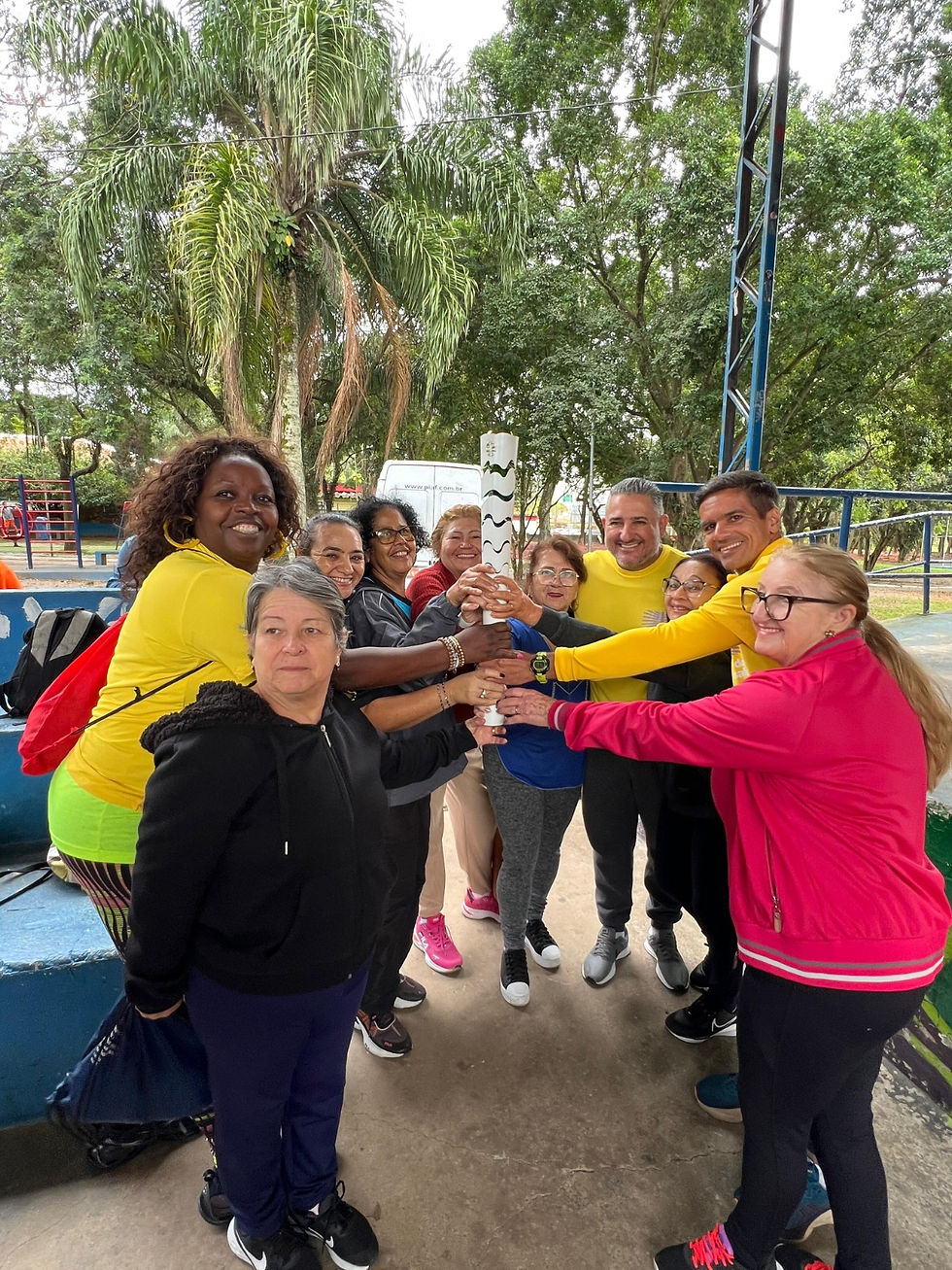 Participantes ficaram encantados com as tochas olímpica e paralímpica Foto: Divulgação PMM