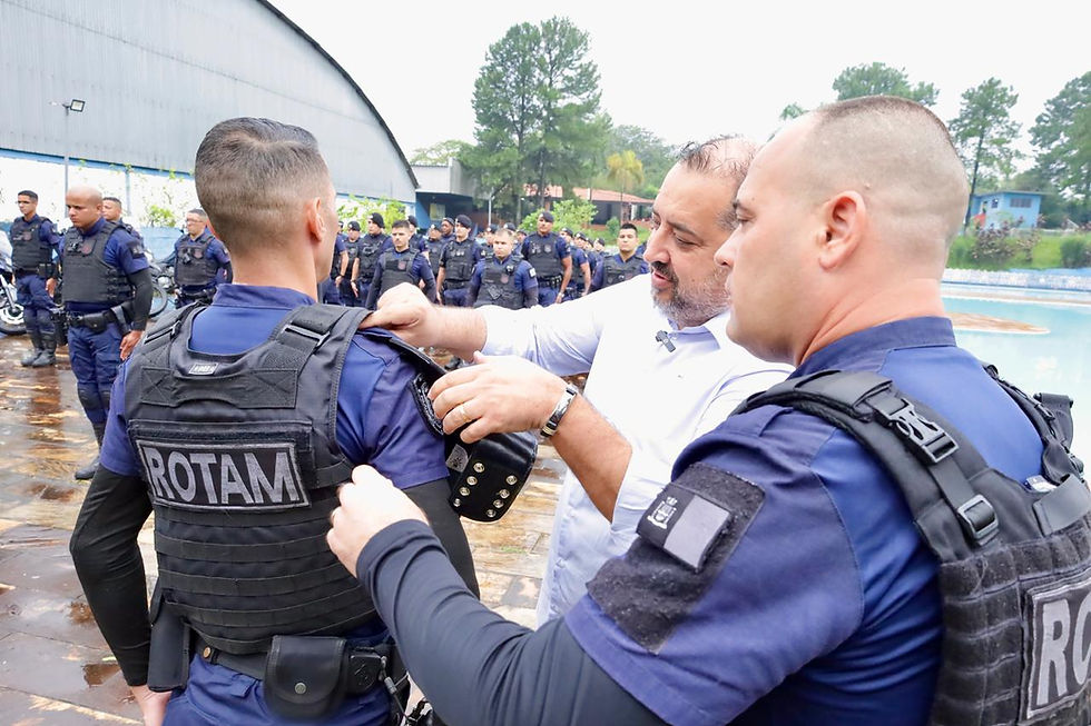 Mauá reforça segurança com entrega de braçais a GCMs da ROTAM