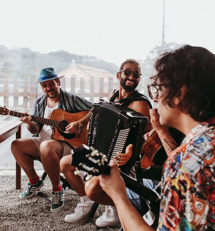 Guilherme & Falcon se apresentam a partir das 12h - Foto: Reprodução/Redes Sociais