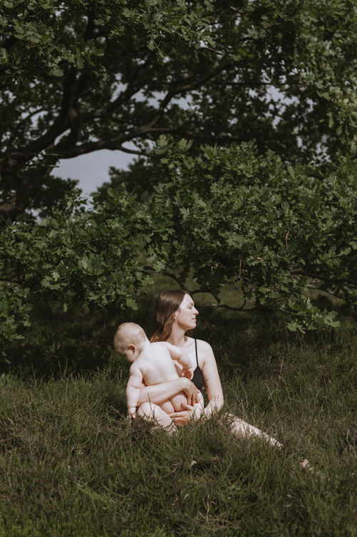 Mutter und Kind in der Natur