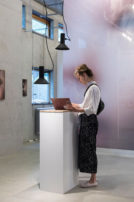 Ausstellungsansichten zur fotografischen Arbeit Like the Waves Appear and Disappear and Appear Again