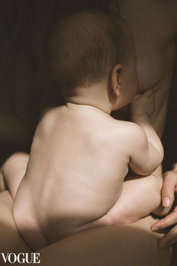 Kind beim Stillen, Spotlight PhotoVogue