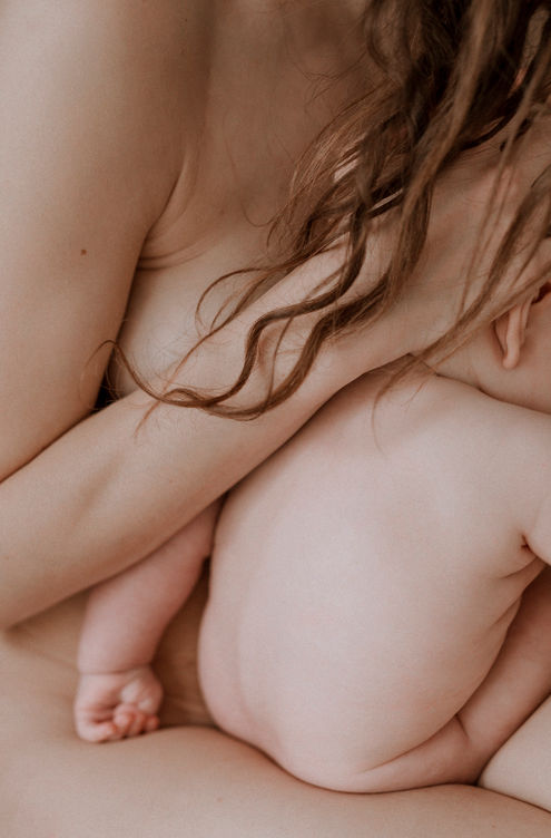 Mutter und Kind, Haut an Haut beim Bonding
