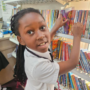 📚 Sandwell Mobile Library Visits Tipton Green