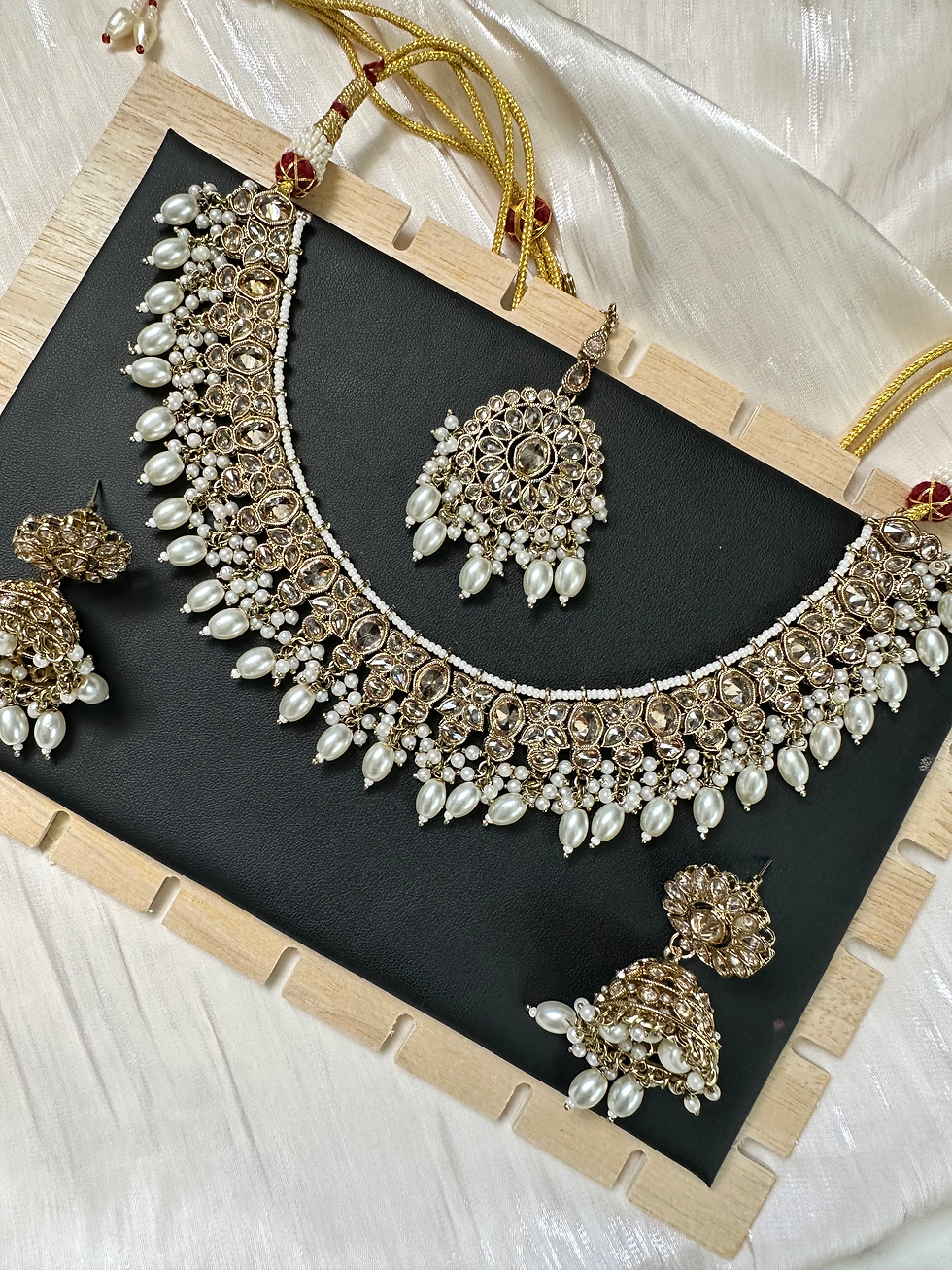 Thumbnail: SHIMMER OF GOLD 