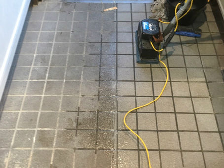 玄関タイル洗浄