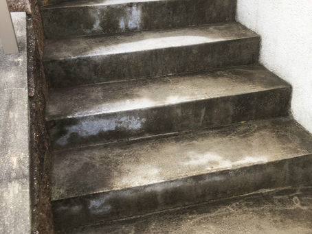 階段の高圧洗浄