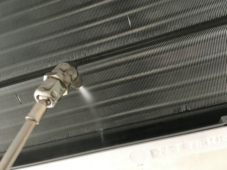 家庭用エアコンの分解洗浄