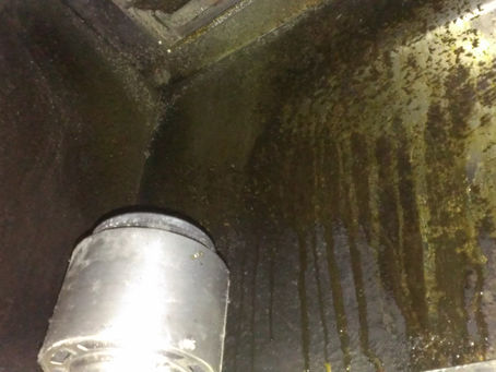 給湯器上部フード清掃