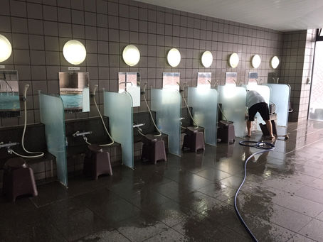 温浴施設の日常清掃
