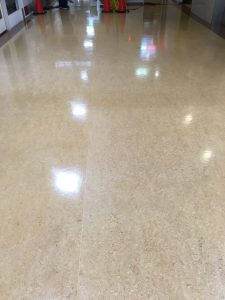 床にワックスを塗る?塗らない?