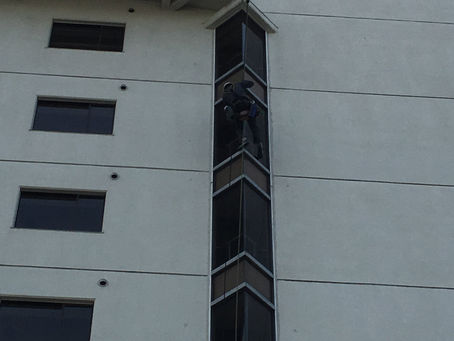 高所ガラス清掃