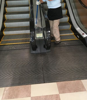 エスカレーター清掃 日常清掃