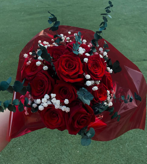 Dozen rose bouquet